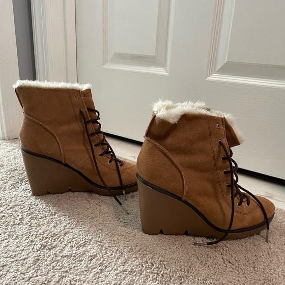 Size 10 women’s camel suede platform, wedge winter boots - Picture 2 of 5